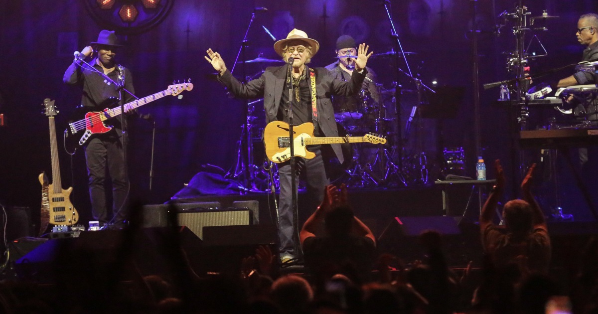 REVIEW Daryl Hall serves up a dose of nostalgia during Manila concert